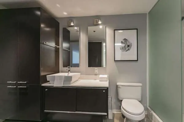 Luxe + Modern Johnny Cash Inspired Executive Condo Nashville Holiday home