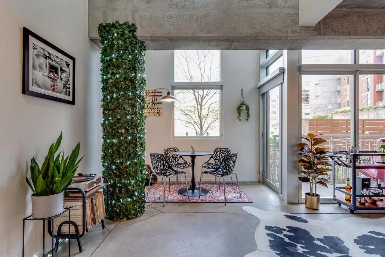 Holiday home Luxe + Modern Johnny Cash Inspired Executive Condo Nashville