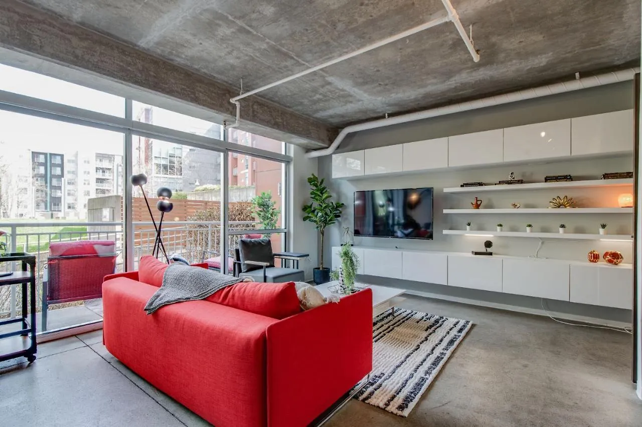 Holiday home Luxe + Modern Johnny Cash Inspired Executive Condo Nashville